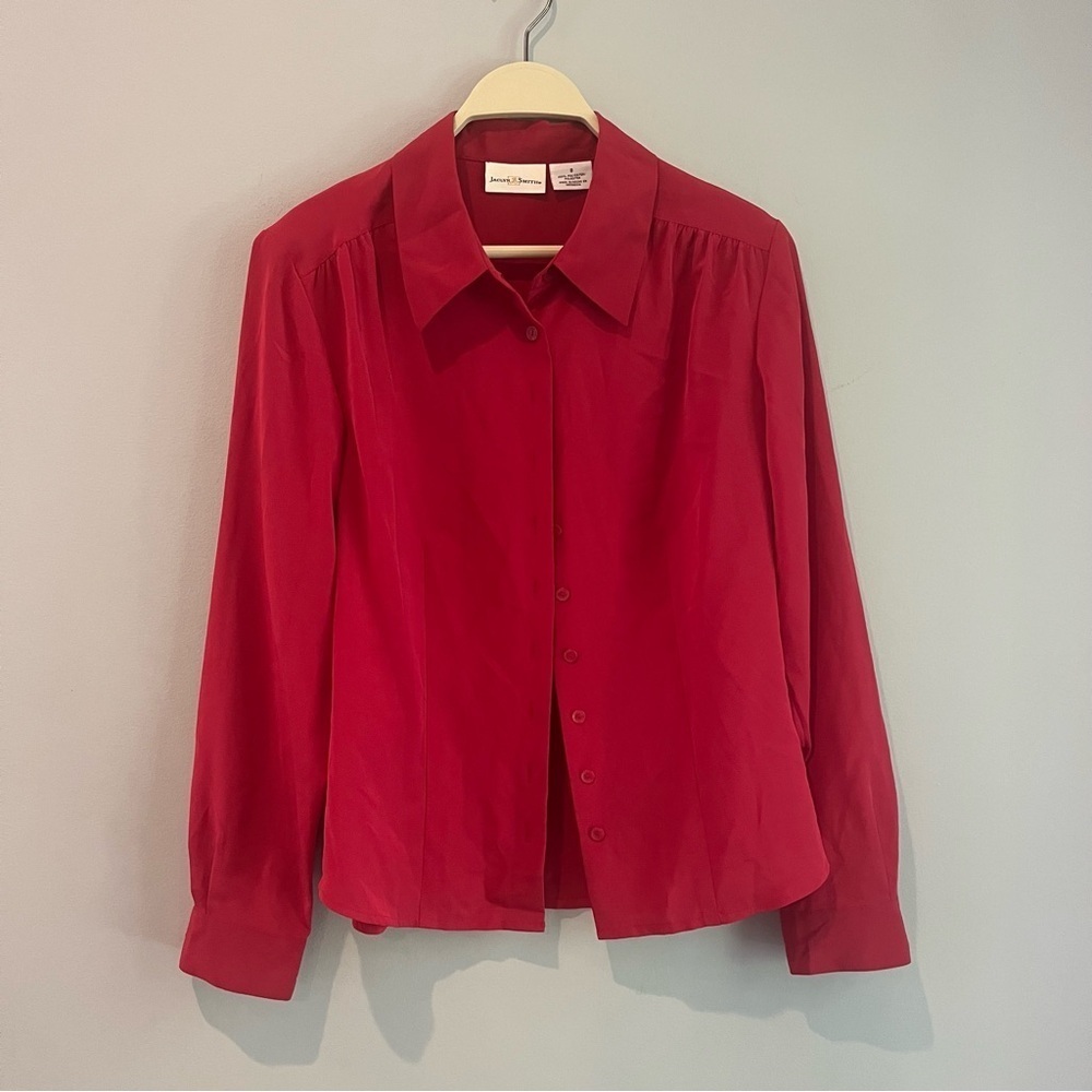 Long sleeve red button up blouse women’s size 8 medium Jaclyn smith
